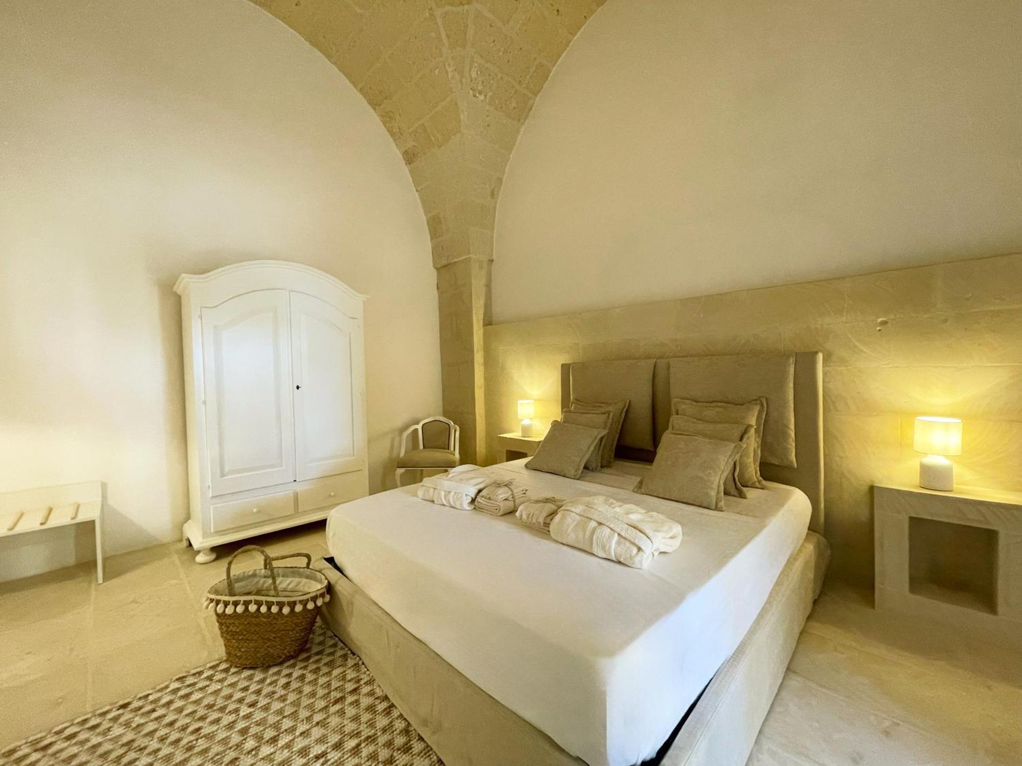 Masseria Paralupi Bed & Breakfast Lecce Bagian luar foto